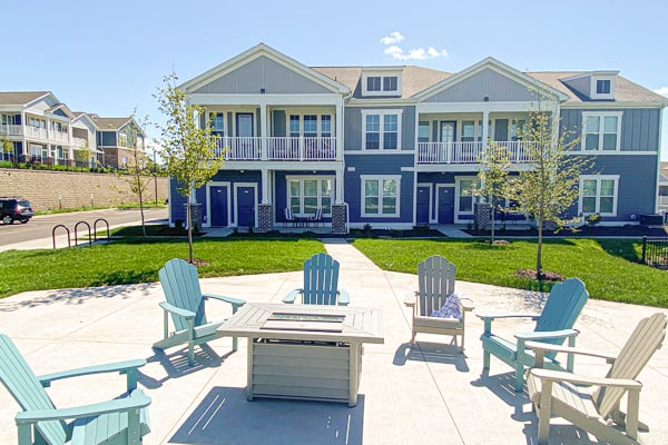 Springs at Pleasant View community fire pit area with apartments in the background 