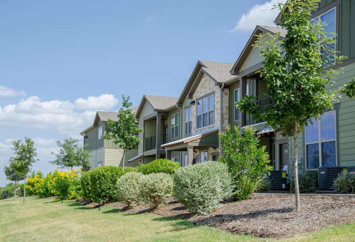 Springs at Alamo Ranch: Well maintained landscape