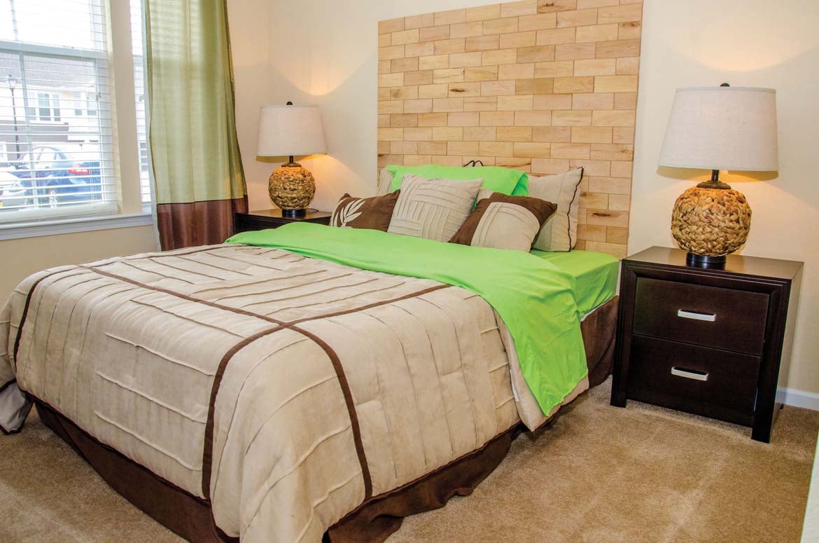 Springs at Greenville: Large bedrooms with walk-in closets
